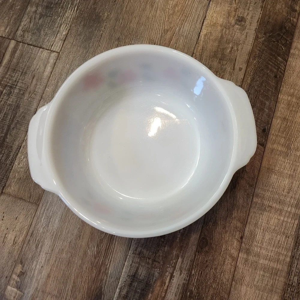 Anchor Hocking Fire-King Primrose Milk Glass Casserole Dish Vintage 9.5in Handle